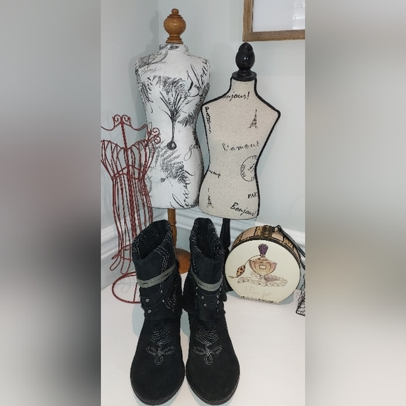 Naughty Monkey Western Cuffed Ankle Boot NWOB - Picture 2 of 8